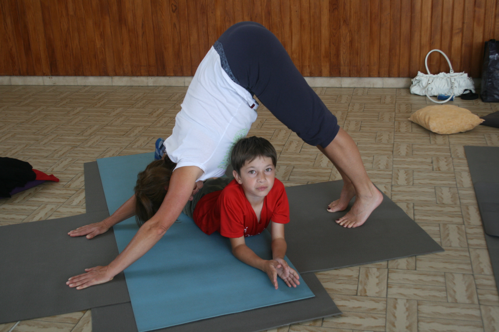 Atelier yoga parent-enfant, association Dhyana 31, Toulouse.